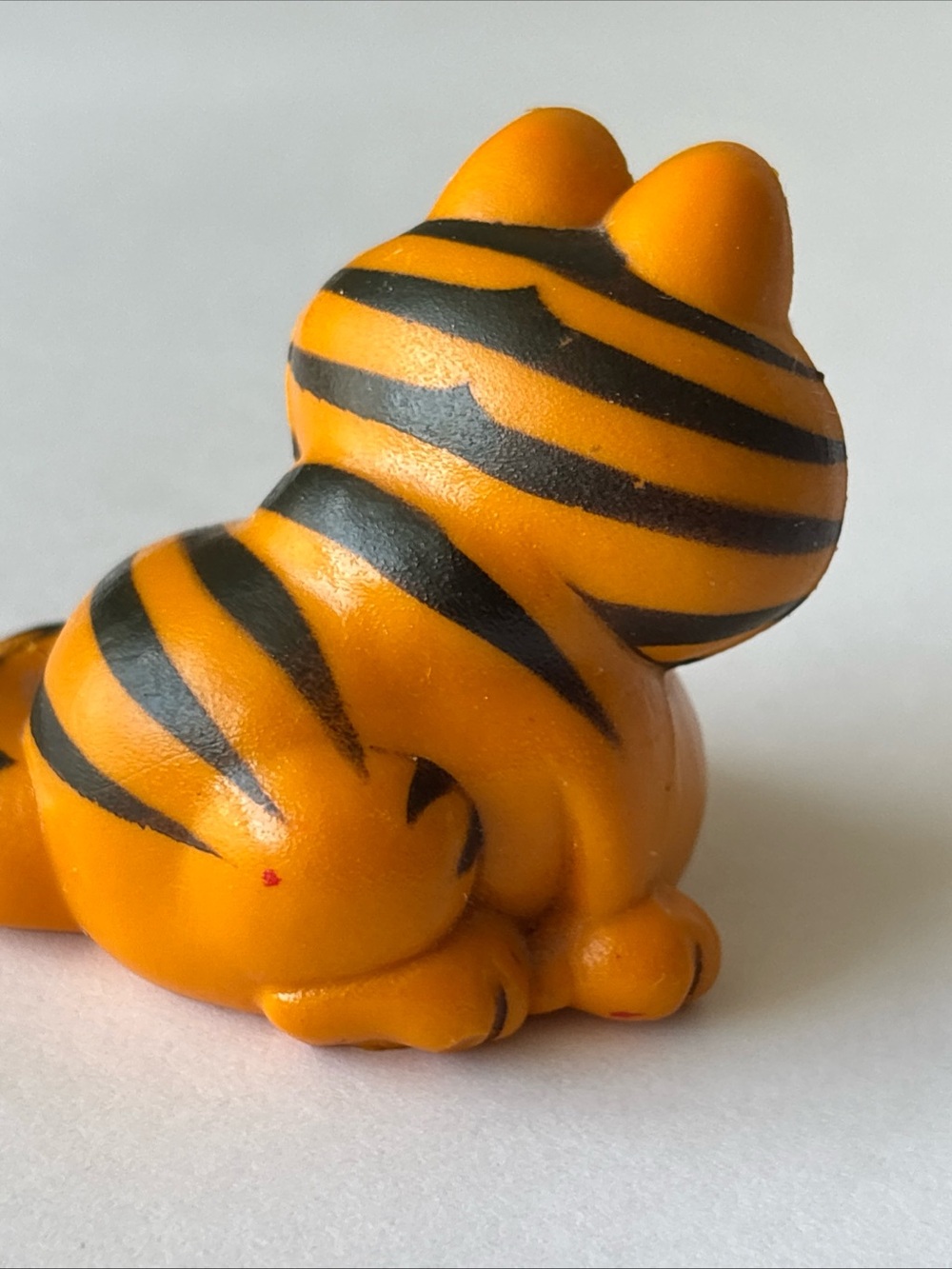 Vintage 1981 Garfield PVC Figure UFS Hong Kong 1.75” Mini Figurine - Picture 6 of 9